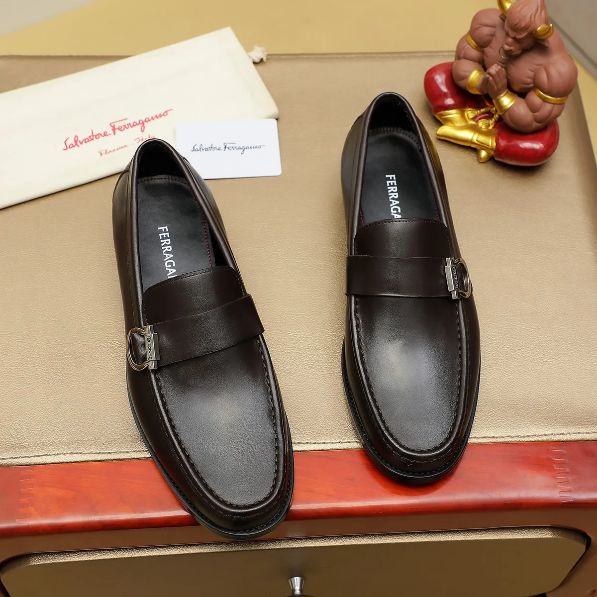 Men's shoes 250 Ferragamo [Ferragamo] top imported suit men's shoes 💯Original copy of the official website, product materials: selected imported embossed calfskin + luxury hardware buckle accessories ~ imported water-dyed cow 🐂 leather lining. Strong three-dimensional visual effect, original combination outsole, multiple colors available😘 Size: 39-44 (38.45.46. Customized)